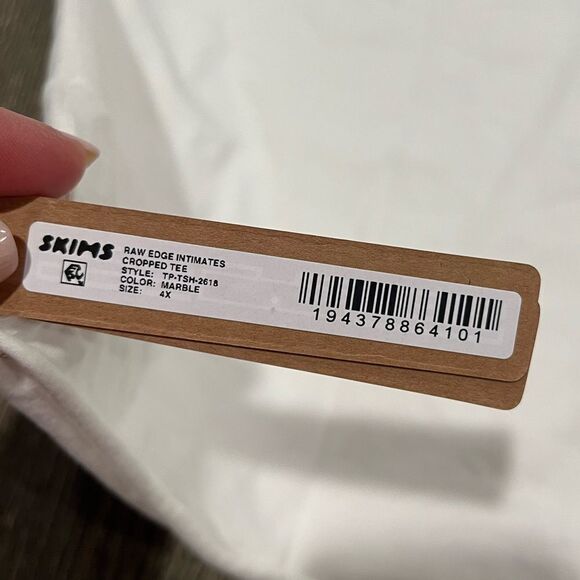 NWT Skims Raw Edge Super Cropped Tee Mock Neck Short Sleeve Stretch Marble 4X - Picture 4 of 4